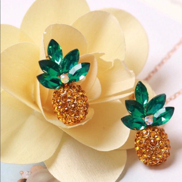 Jewelry - NWT Pineapple Stud Earrings 🍍✨ Jewelry - NWT Pineapple Stud Earrings 🍍✨